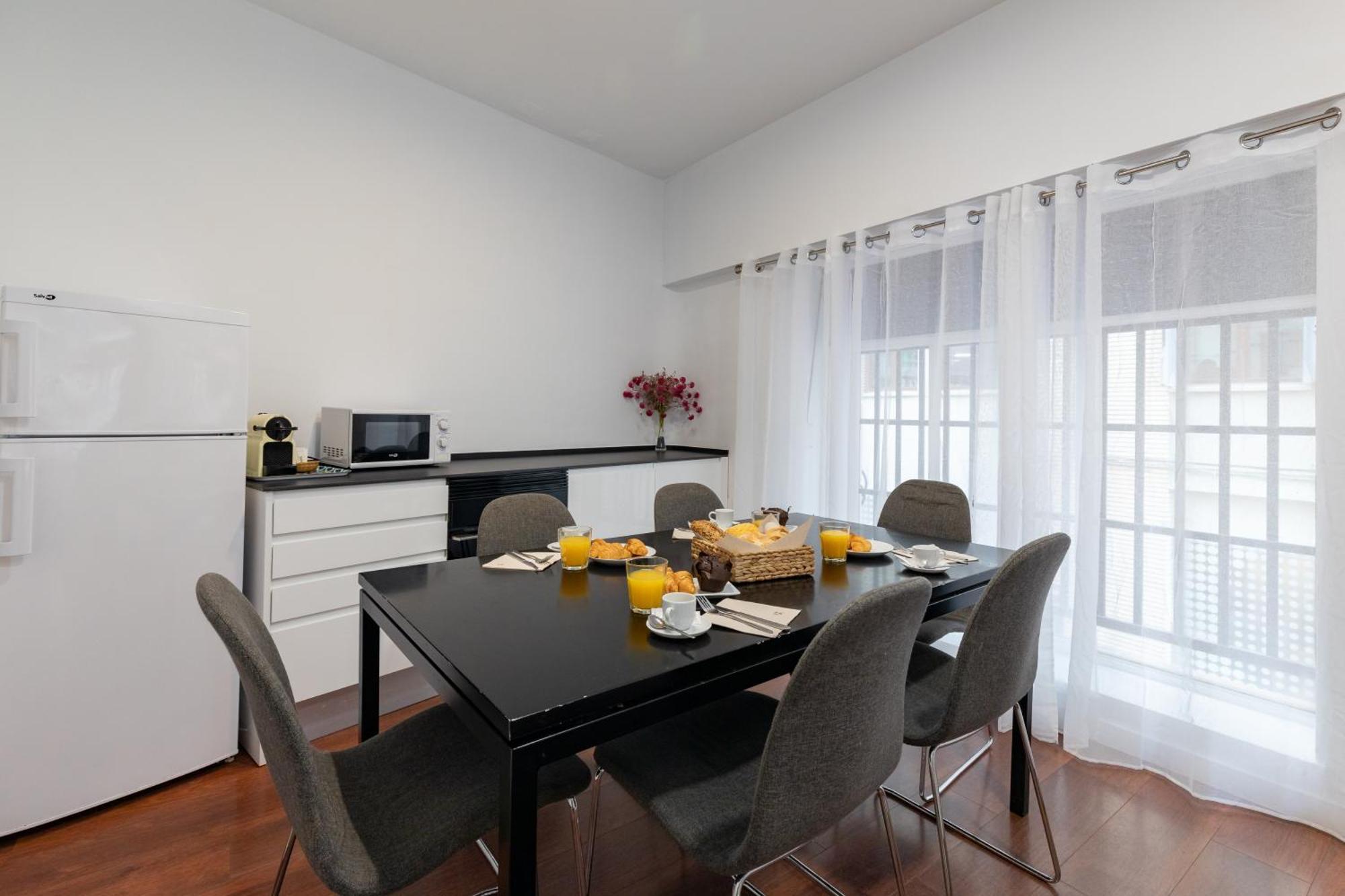 Travel Habitat Teatro Principal Apartment Valencia Bagian luar foto